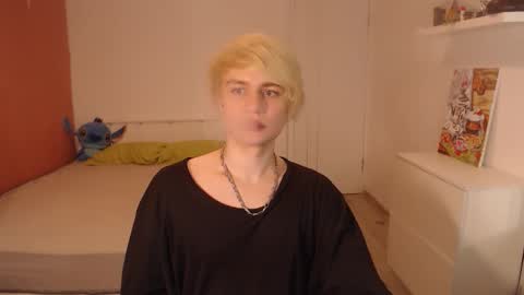 Snapshot of oliver_sweet_ chatting on September 22, 1:18 am Oliver online show from September 22, 1:18 am