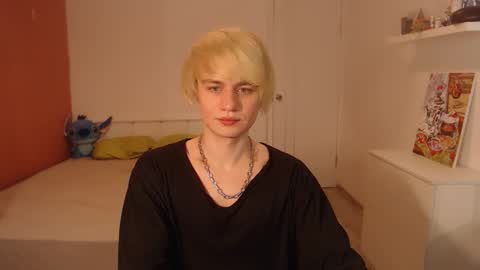 Snapshot of oliver_sweet_ chatting on September 24, 1:42 am Oliver online show from September 24, 1:42 am