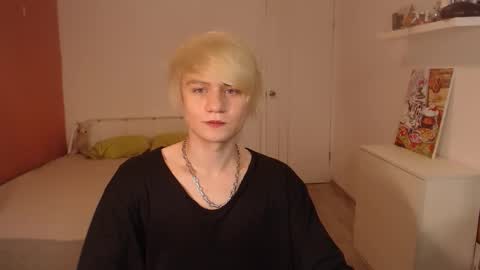 Snapshot of oliver_sweet_ chatting on September 25, 2:04 am Oliver online show from September 25, 2:04 am