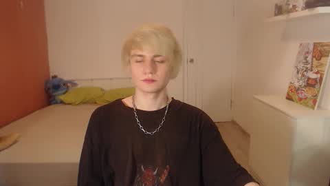Snapshot of oliver_sweet_ chatting on October 3, 1:46 am Oliver online show from October 3, 1:46 am