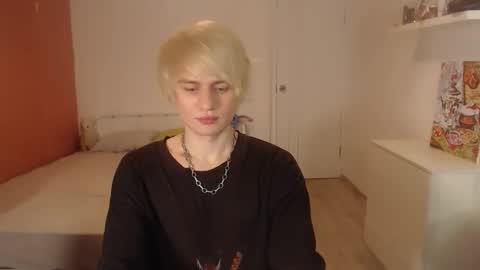 Snapshot of oliver_sweet_ chatting on October 7, 1:47 am Oliver online show from October 7, 1:47 am