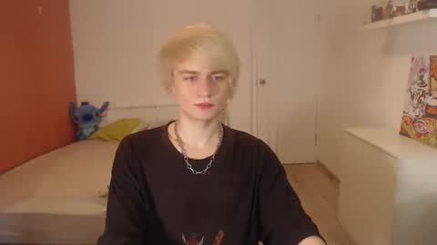Snapshot of oliver_sweet_ chatting on October 12, 1:59 am Oliver online show from October 12, 1:59 am