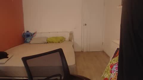 Snapshot of oliver_sweet_ chatting on October 17, 1:53 am Oliver online show from October 17, 1:53 am
