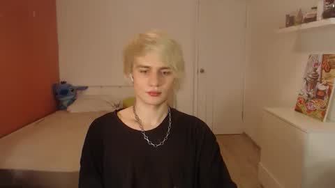 Snapshot of oliver_sweet_ chatting on October 20, 1:39 am Oliver online show from October 20, 1:39 am