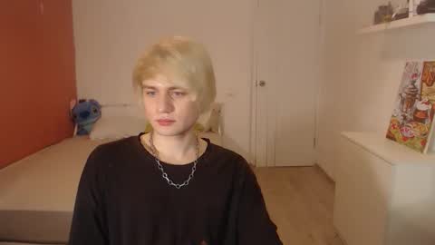 Snapshot of oliver_sweet_ chatting on October 29, 2:14 am Oliver online show from October 29, 2:14 am