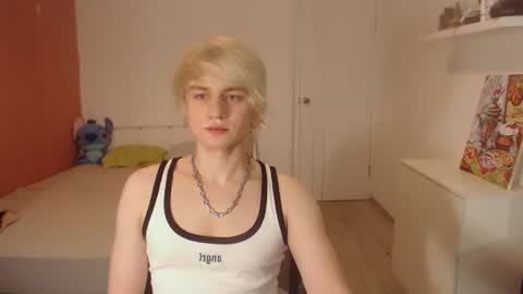 Snapshot of oliver_sweet_ chatting on October 31, 1:50 am Oliver online show from October 31, 1:50 am