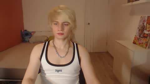 Snapshot of oliver_sweet_ chatting on November 1, 12:56 am Oliver online show from November 1, 12:56 am