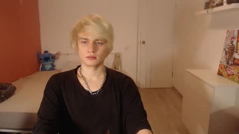 Snapshot of oliver_sweet_ chatting on November 7, 1:05 am Oliver online show from November 7, 1:05 am