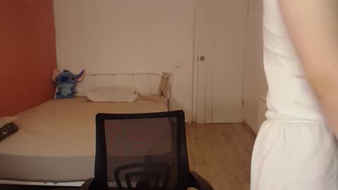 Snapshot of oliver_sweet_ chatting on November 11, 2:22 am Oliver online show from November 11, 2:22 am