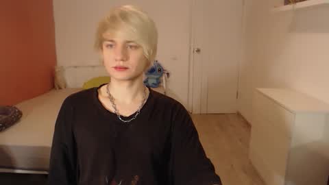 Snapshot of oliver_sweet_ chatting on November 20, 2:12 am Oliver online show from November 20, 2:12 am