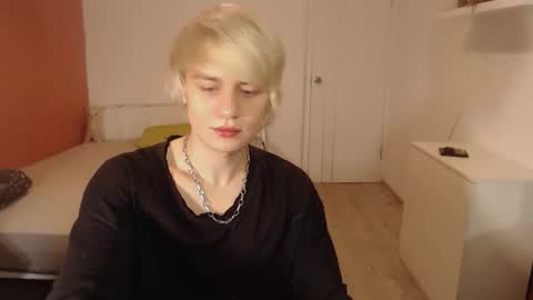 Snapshot of oliver_sweet_ chatting on November 21, 1:48 am Oliver online show from November 21, 1:48 am