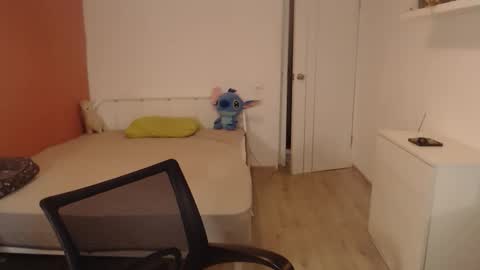 Snapshot of oliver_sweet_ chatting on November 22, 2:10 am Oliver online show from November 22, 2:10 am