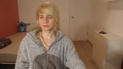 Snapshot of oliver_sweet_ chatting on November 30, 2:37 am Oliver online show from November 30, 2:37 am