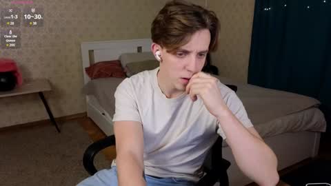 Snapshot of oliver_travis chatting on December 24, 11:55 pm Oliver Evans online show from December 24, 11:55 pm