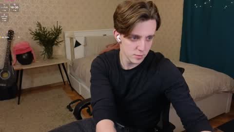 Snapshot of oliver_travis chatting on January 11, 12:12 am Oliver Evans online show from January 11, 12:12 am