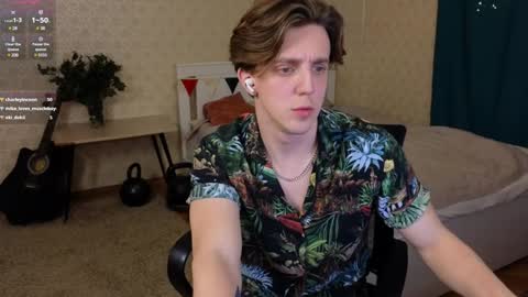 Snapshot of oliver_travis chatting on February 7, 3:01 am Oliver Evans online show from February 7, 3:01 am