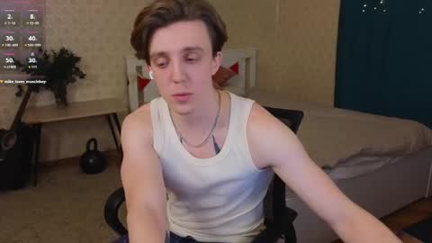 Snapshot of oliver_travis chatting on February 10, 11:13 pm Oliver Evans online show from February 10, 11:13 pm