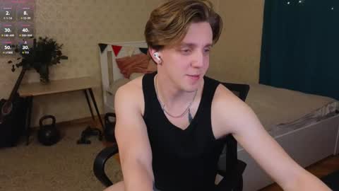 Snapshot of oliver_travis chatting on February 13, 11:37 pm Oliver Evans online show from February 13, 11:37 pm