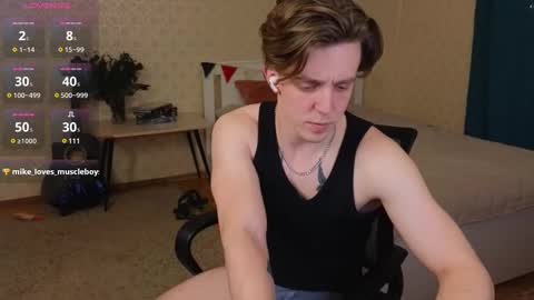 Snapshot of oliver_travis chatting on February 23, 9:59 pm Oliver Evans online show from February 23, 9:59 pm