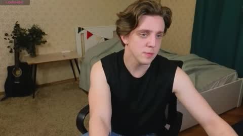 Snapshot of oliver_travis chatting on November 19, 12:32 am Oliver Evans online show from November 19, 12:32 am