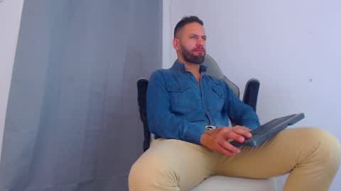 oliver online show from December 3, 12:24 am