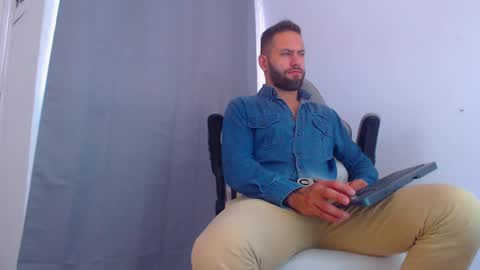 oliver online show from December 10, 6:28 pm