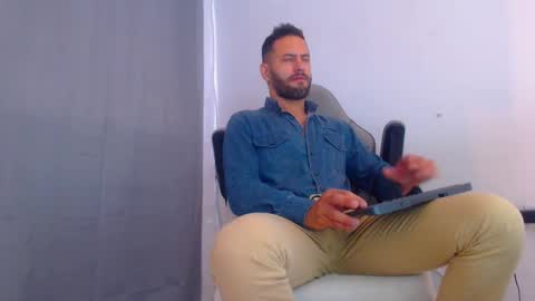 oliver online show from December 25, 8:07 pm