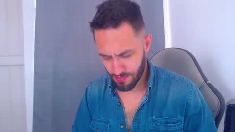 oliver online show from January 13, 4:30 pm