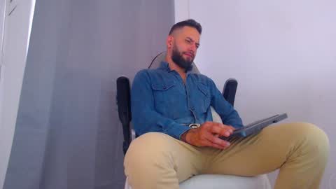 oliver online show from February 17, 7:10 pm