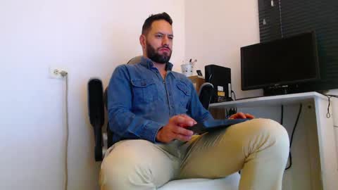 oliver online show from April 7, 2:28 pm