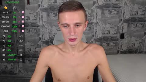 Snapshot of oliverfresh chatting on February 4, 10:10 am Oliver online show from February 4, 10:10 am