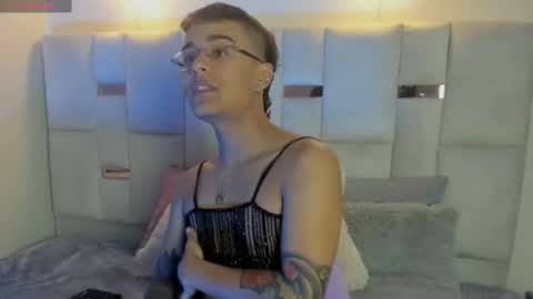 Snapshot of olivermontiel chatting on September 22, 7:38 pm Oliver online show from September 22, 7:38 pm
