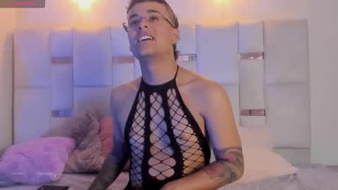 Snapshot of olivermontiel chatting on September 25, 8:23 pm Oliver online show from September 25, 8:23 pm