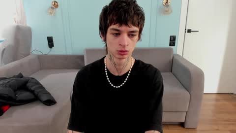 oliverrgroove online show from December 27, 8:24 am