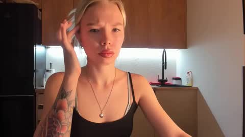 Snapshot of olivia_bells chatting on December 29, 9:30 pm Olivia 3 online show from December 29, 9:30 pm