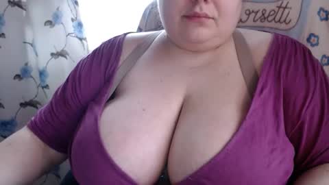 Snapshot of olivia_bud_gold chatting on December 11, 7:42 am Olivia Gold online show from December 11, 7:42 am