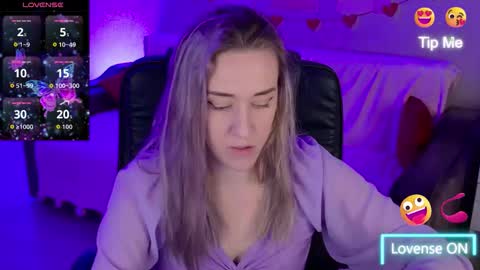 Snapshot of olivia_daze chatting on October 19, 8:20 pm olivia_daze online show from October 19, 8:20 pm