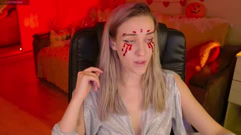 Snapshot of olivia_daze chatting on November 1, 7:05 pm olivia_daze online show from November 1, 7:05 pm