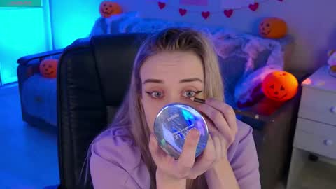 Snapshot of olivia_daze chatting on November 3, 7:37 pm olivia_daze online show from November 3, 7:37 pm