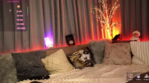 Snapshot of olivia_devis chatting on February 5, 12:27 pm SaraConor online show from February 5, 12:27 pm