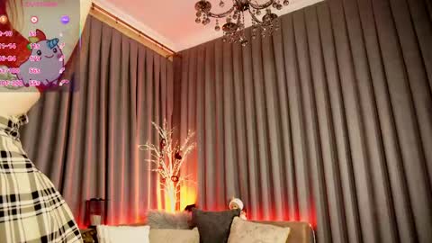 Snapshot of olivia_devis chatting on February 24, 5:00 am SaraConor online show from February 24, 5:00 am