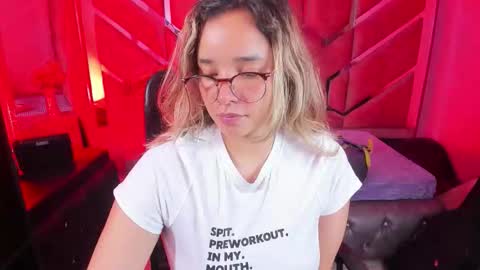 Snapshot of olivia_fox69 chatting on October 23, 3:39 am OLIVIA online show from October 23, 3:39 am