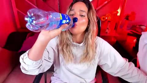 Snapshot of olivia_fox69 chatting on November 5, 4:01 am OLIVIA online show from November 5, 4:01 am