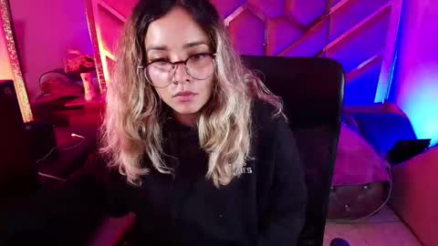 Snapshot of olivia_fox69 chatting on November 21, 3:38 am OLIVIA online show from November 21, 3:38 am