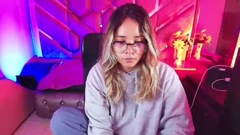 Snapshot of olivia_fox69 chatting on November 24, 4:01 am OLIVIA online show from November 24, 4:01 am