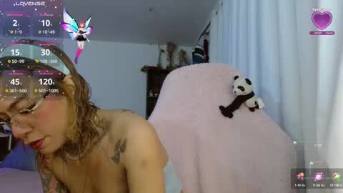 Snapshot of olivia_goddess chatting on October 15, 9:09 am Olivia online show from October 15, 9:09 am