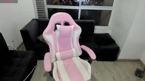 olivia_martine online show from January 15, 3:33 am