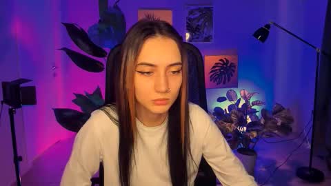 Snapshot of olivia_norton_ chatting on September 18, 9:33 am olivia_norton_ online show from September 18, 9:33 am