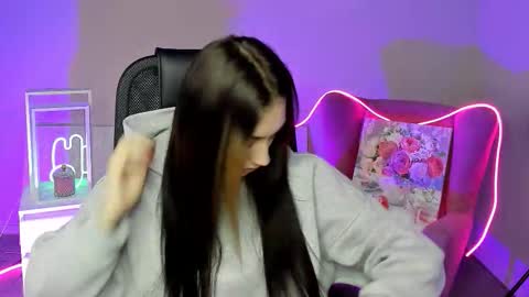 Snapshot of olivia_norton_ chatting on October 7, 12:13 pm olivia_norton_ online show from October 7, 12:13 pm