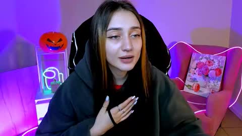 Snapshot of olivia_norton_ chatting on October 24, 1:29 pm olivia_norton_ online show from October 24, 1:29 pm